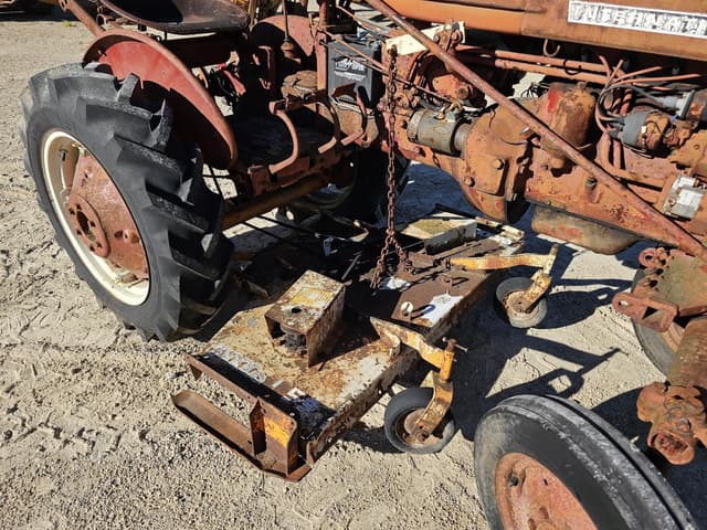 Image of International Harvester 140 equipment image 3