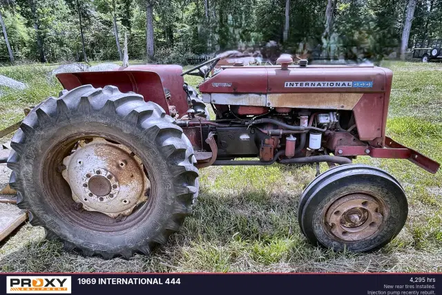 Image of International Harvester 444 equipment image 1