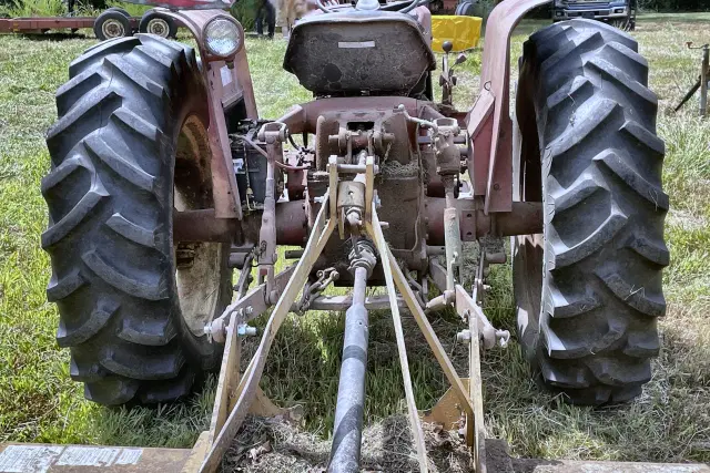 Image of International Harvester 444 equipment image 4