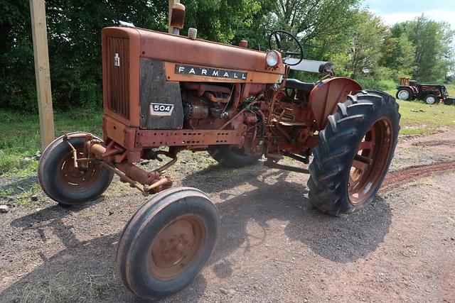 Image of International Harvester 504 equipment image 1