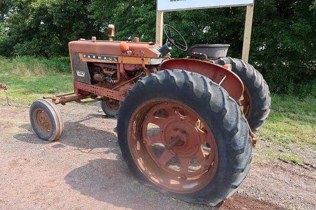 Image of International Harvester 504 equipment image 4