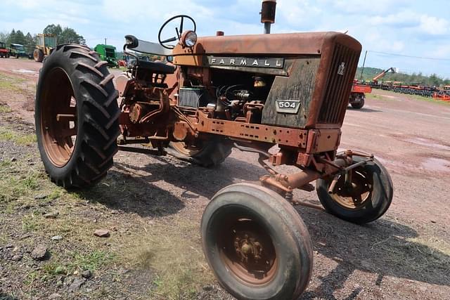 Image of International Harvester 504 equipment image 2