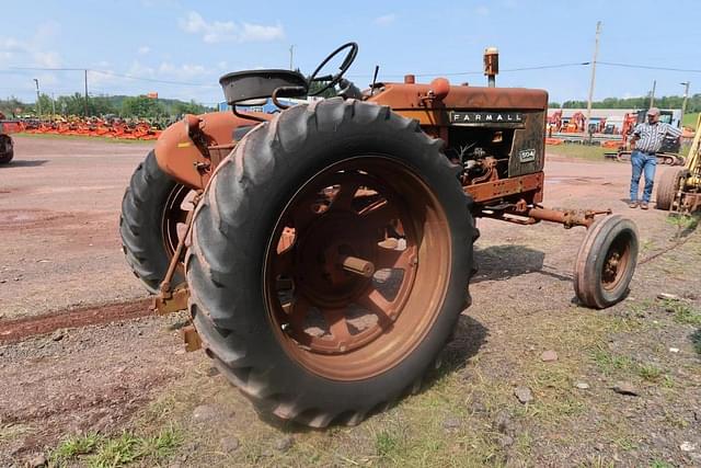 Image of International Harvester 504 equipment image 3