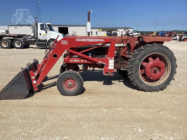 Image of International Harvester 656 equipment image 1