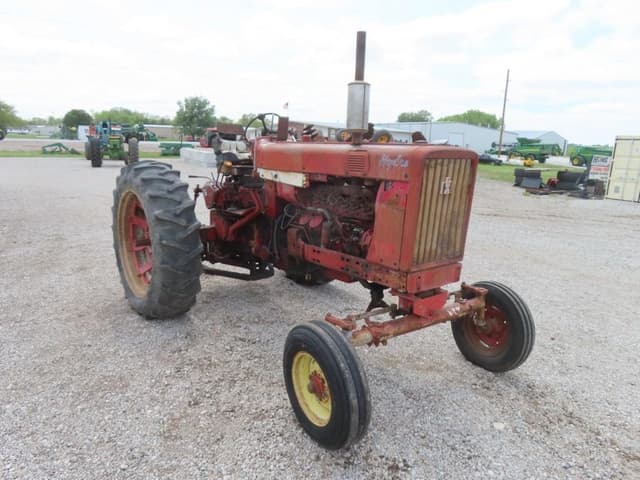 Image of International Harvester 656 equipment image 3