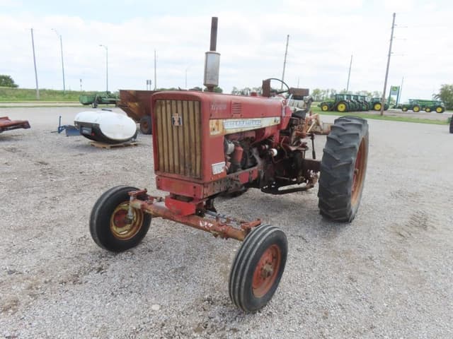 Image of International Harvester 656 equipment image 1
