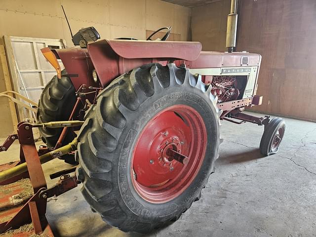 Image of International Harvester 656D equipment image 2