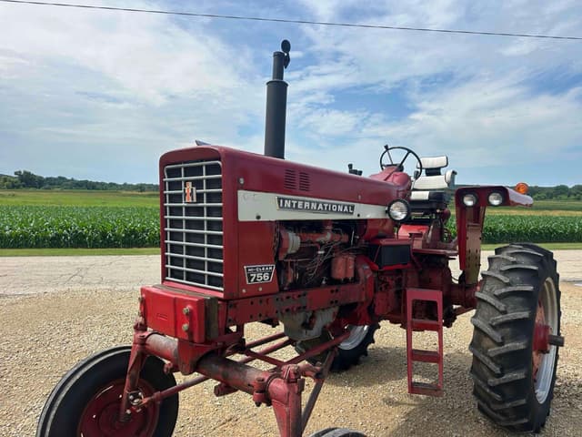 Image of International Harvester 756 equipment image 1