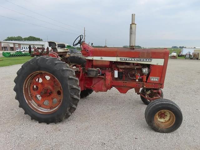 Image of International Harvester 856 equipment image 4