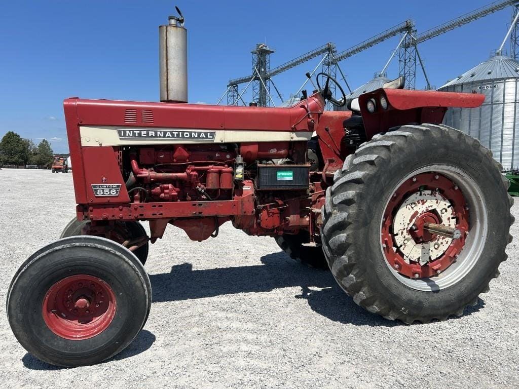 1969 International Harvester 856 Equipment Image0