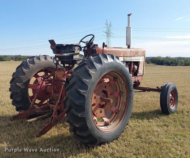 Image of Farmall 656 equipment image 4