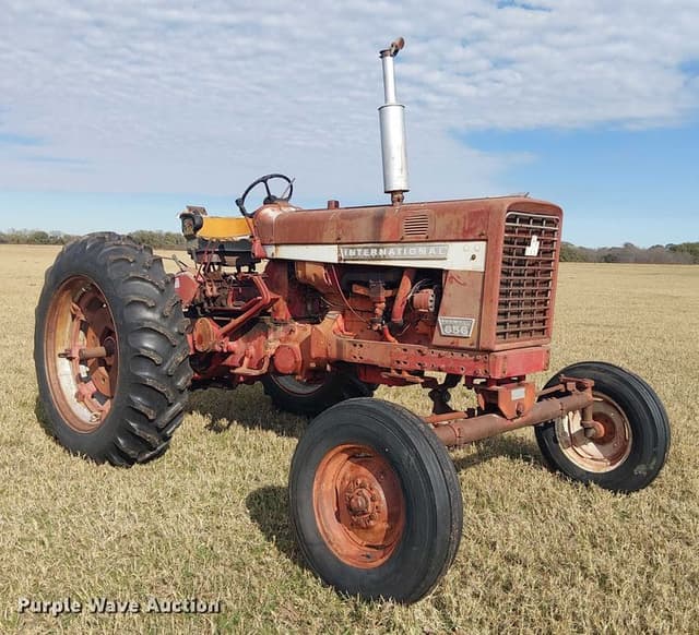 Image of Farmall 656 equipment image 2