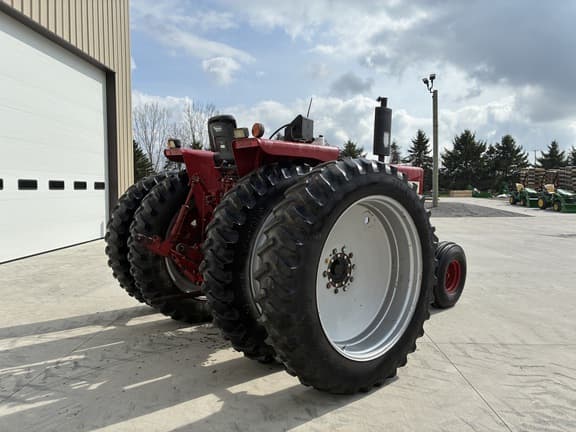 Image of International Harvester 826 equipment image 3