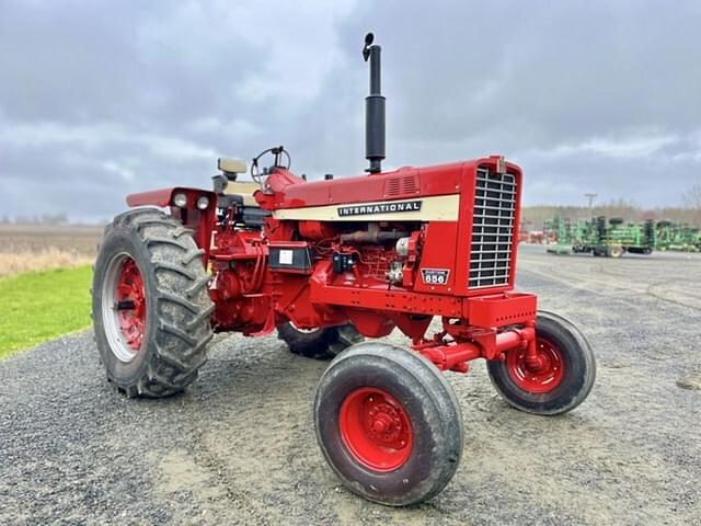 Image of International Harvester 856 equipment image 1