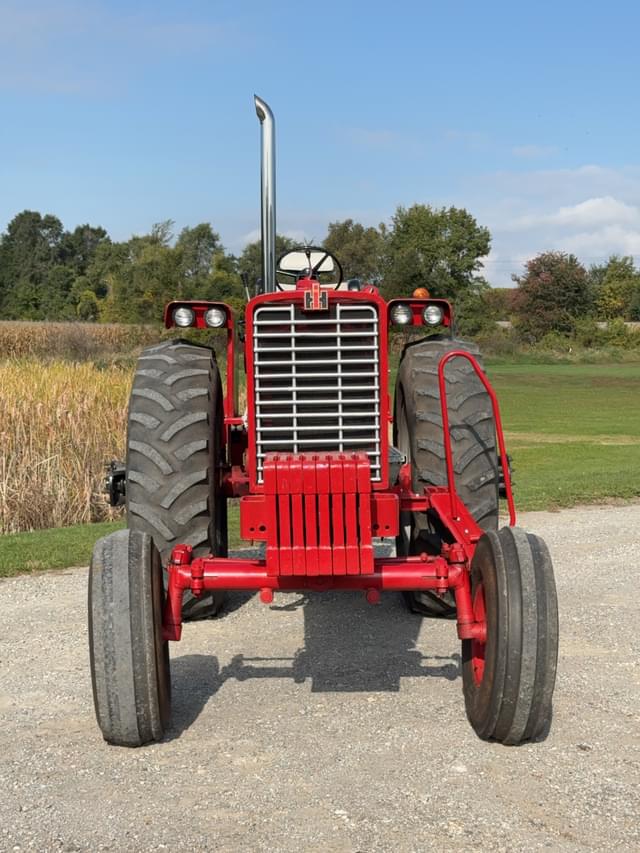 Image of International Harvester 856 equipment image 1
