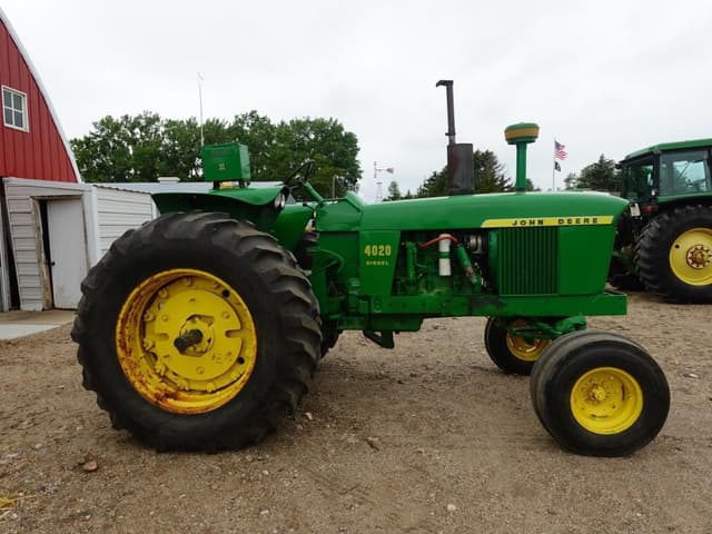 Image of John Deere 4020 equipment image 2