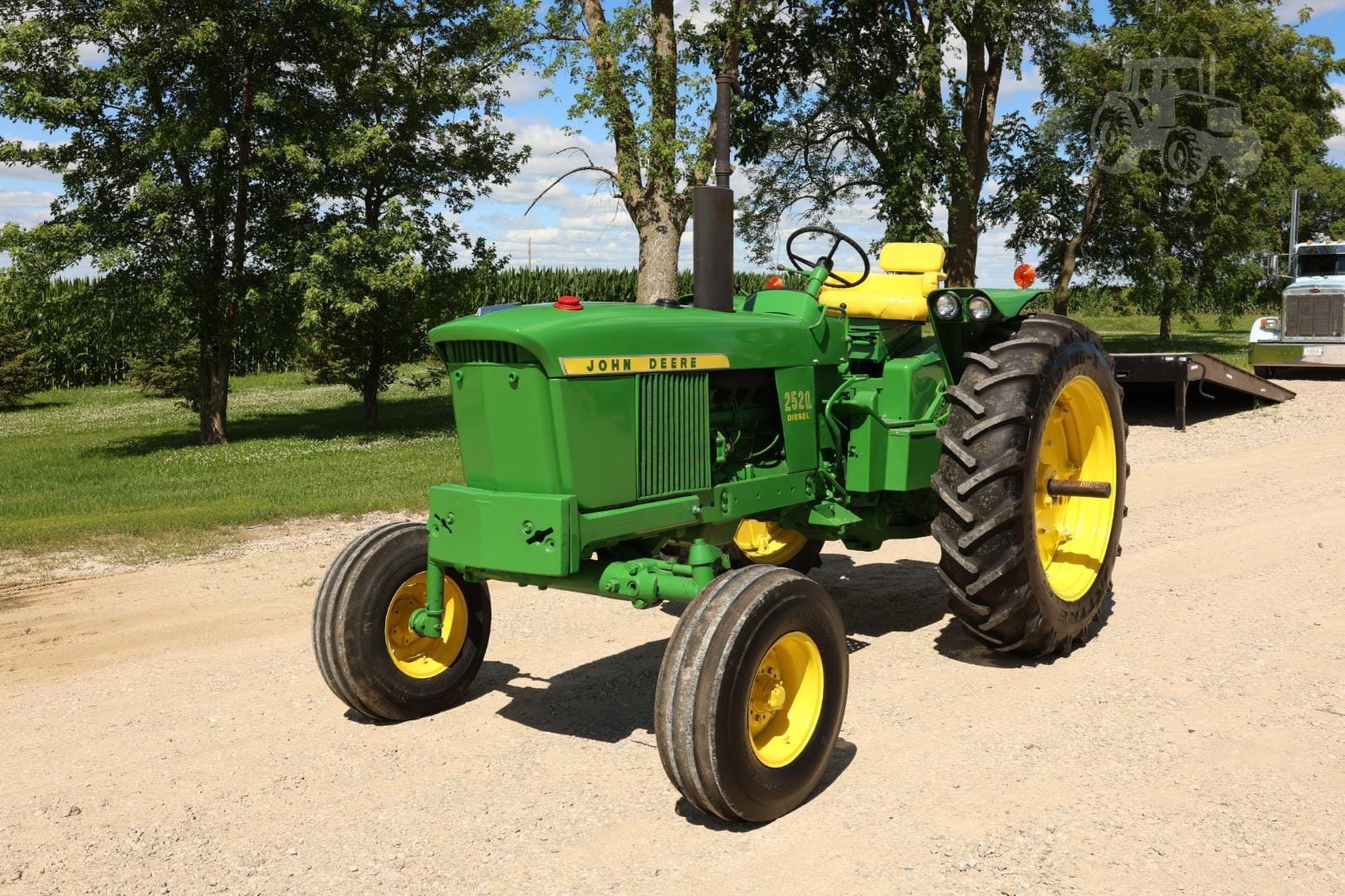 1969 John Deere 2520 Equipment Image0