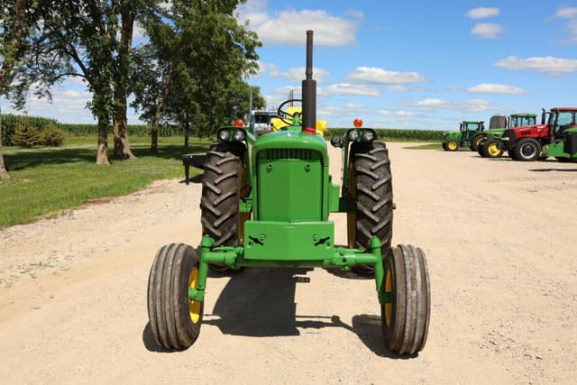 Image of John Deere 2520 equipment image 2