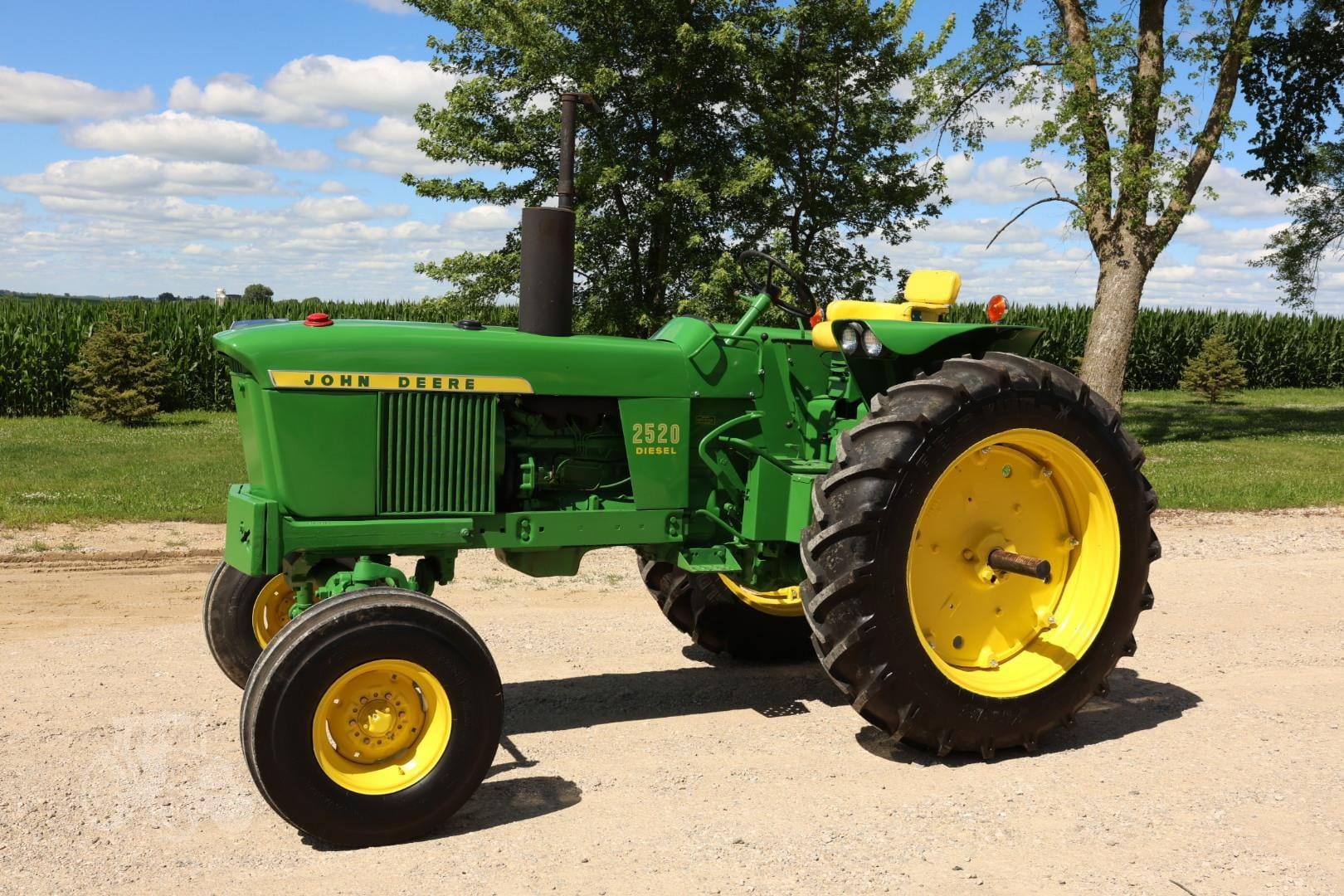 1969 John Deere 2520 Equipment Image0