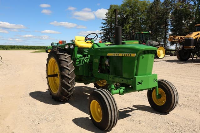 Image of John Deere 2520 equipment image 3