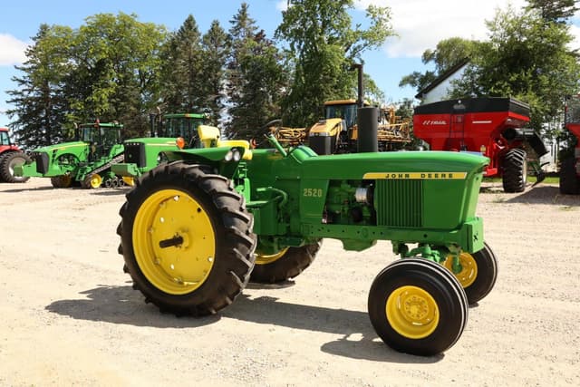 Image of John Deere 2520 equipment image 4