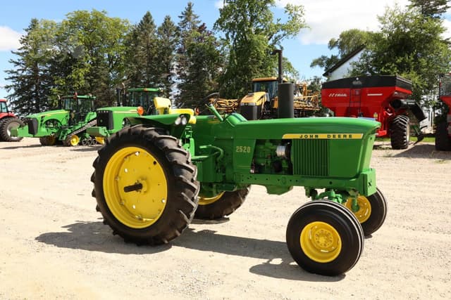Image of John Deere 2520 equipment image 4