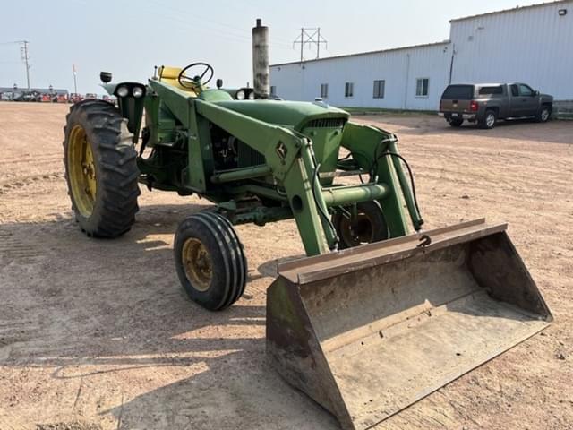 Image of John Deere 2520 equipment image 2