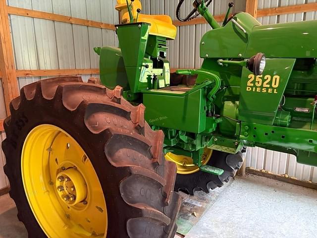 Image of John Deere 2520 equipment image 3