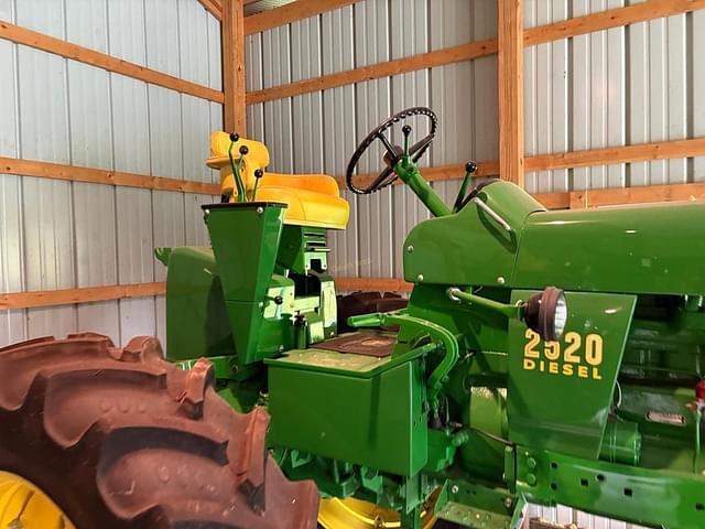 Image of John Deere 2520 equipment image 4