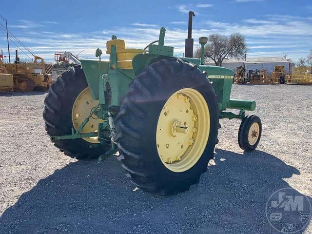 Image of John Deere 3010 equipment image 4