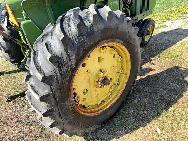 Image of John Deere 3020 equipment image 4