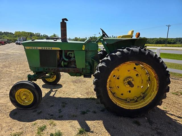 Image of John Deere 3020 equipment image 1