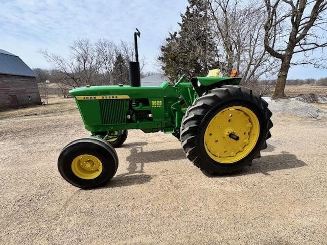 Image of John Deere 3020 equipment image 4