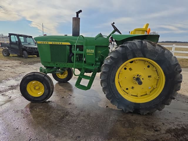 Image of John Deere 3020 equipment image 1