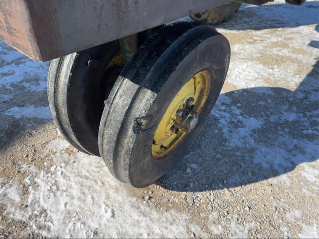 Image of John Deere 3020 equipment image 3