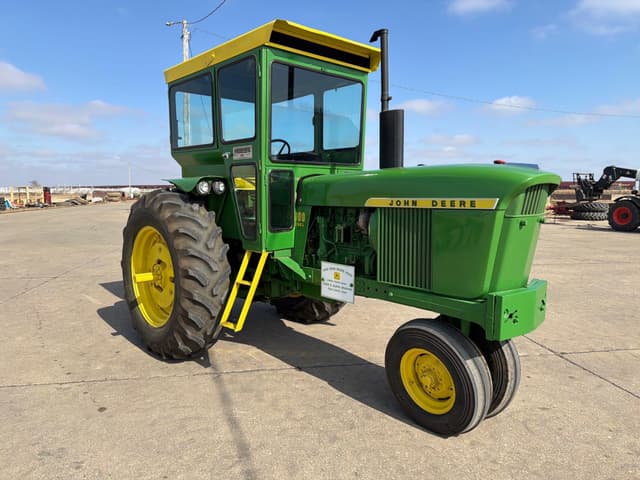Image of John Deere 4000 equipment image 1
