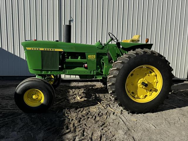 Image of John Deere 4020 equipment image 2