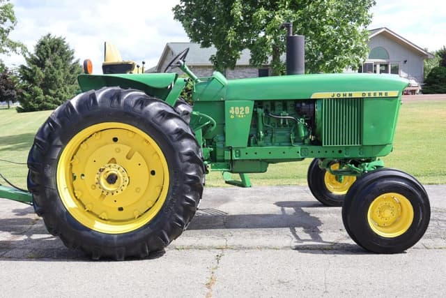 Image of John Deere 4020 equipment image 2
