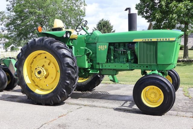 Image of John Deere 4020 equipment image 1