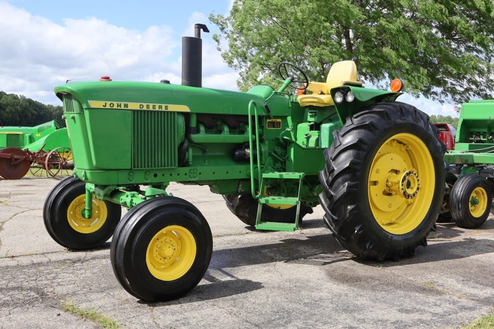 1969 John Deere 4020 Equipment Image0