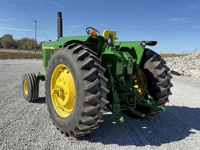 Image of John Deere 4520 equipment image 2