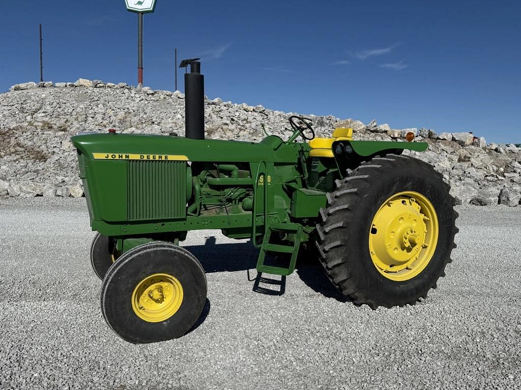 Image of John Deere 4520 Primary image