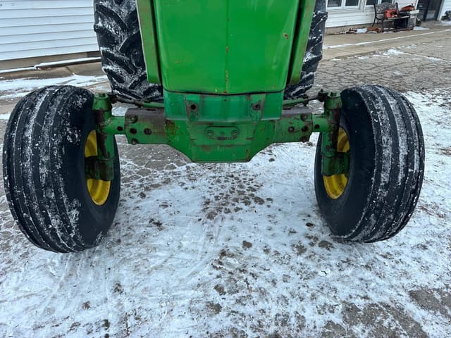 Image of John Deere 4520 equipment image 4