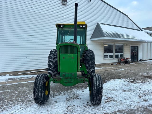 Image of John Deere 4520 equipment image 1