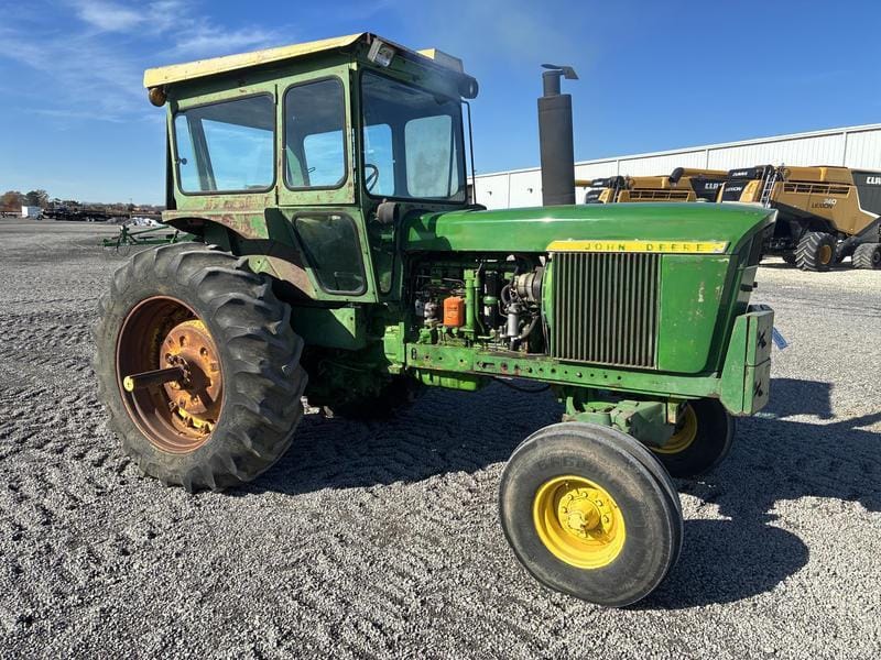 1969 John Deere 4520 Equipment Image0