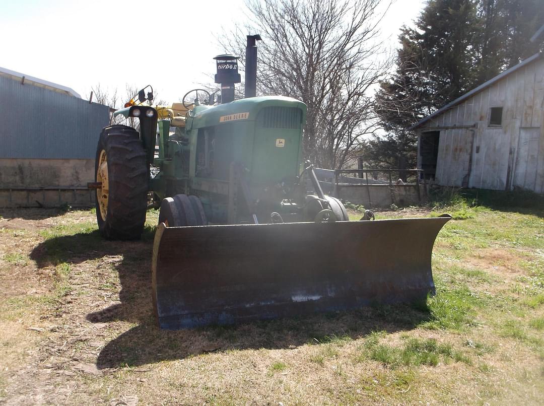 Image of John Deere 4520 Image 0