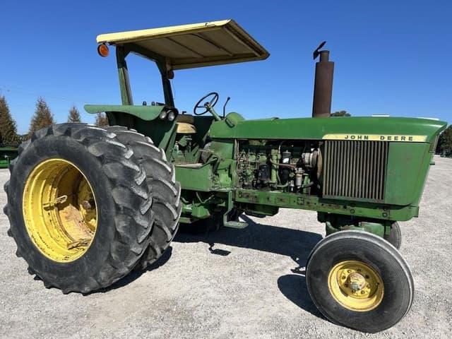 Image of John Deere 4520 equipment image 1