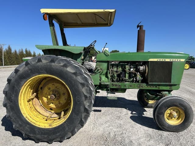 Image of John Deere 4520 equipment image 3