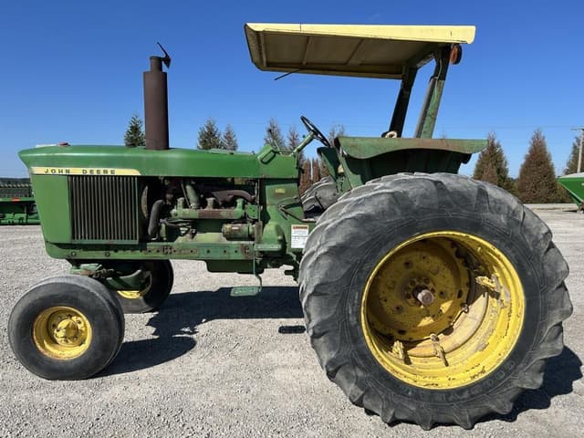 Image of John Deere 4520 equipment image 2