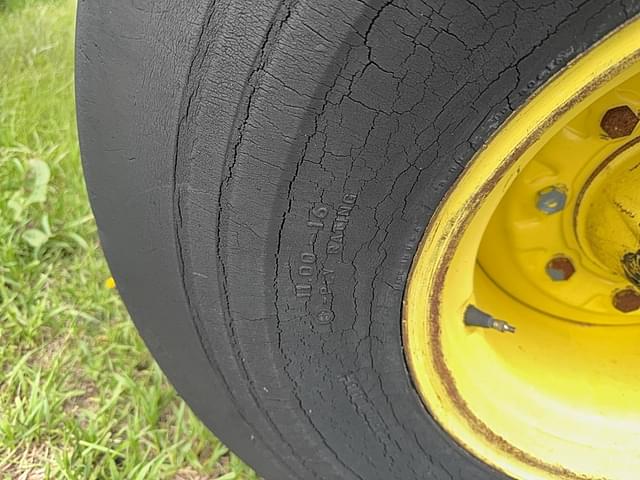 Image of John Deere 4520 equipment image 4